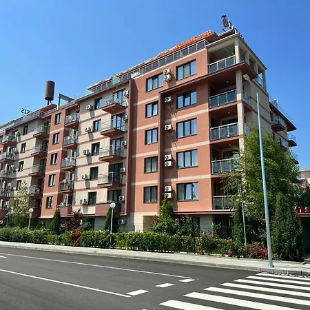 Sun Travel Sunny 公寓 阳光海滩