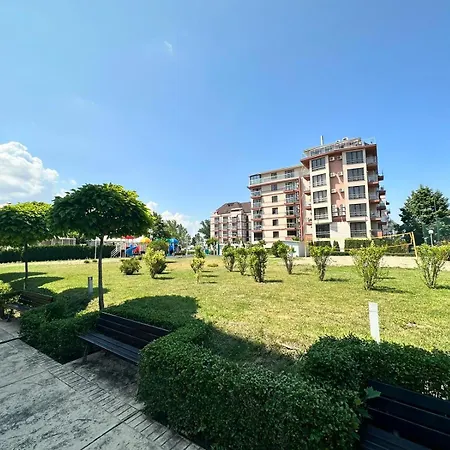 Sun Travel Sunny 公寓 阳光海滩