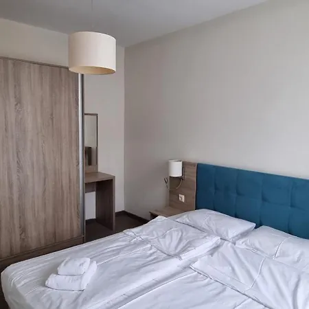 Sun Travel Sunny 公寓 阳光海滩
