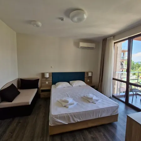 Sun Travel Sunny 公寓 阳光海滩