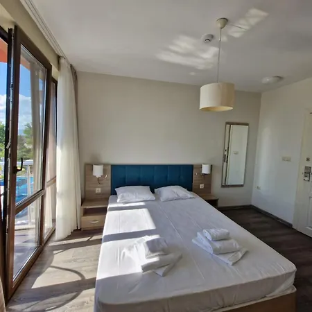 Sun Travel Sunny 公寓 阳光海滩